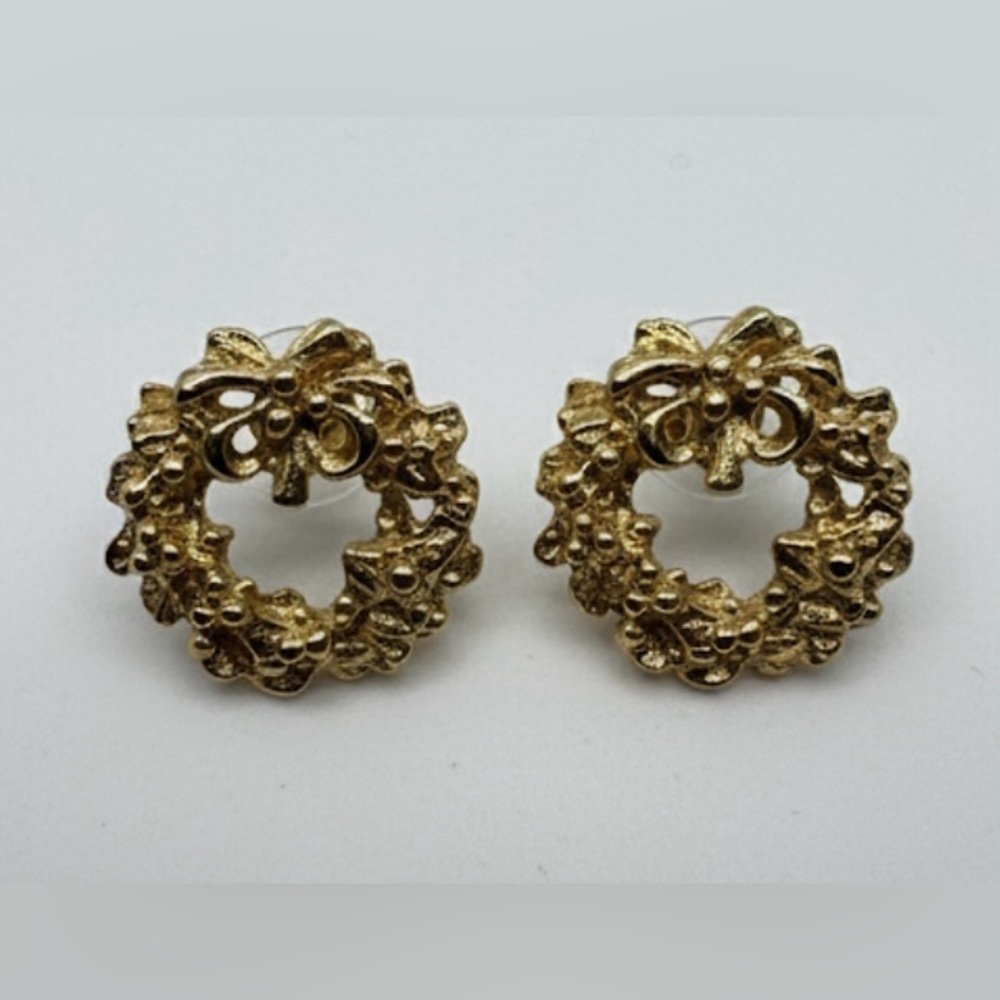 Vintage Gold Christmas Wreath Bow Stud Earrings